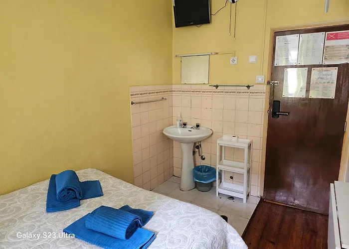 Hotel Pensao Residencial Flor Dos Cavaleiros Lisbona